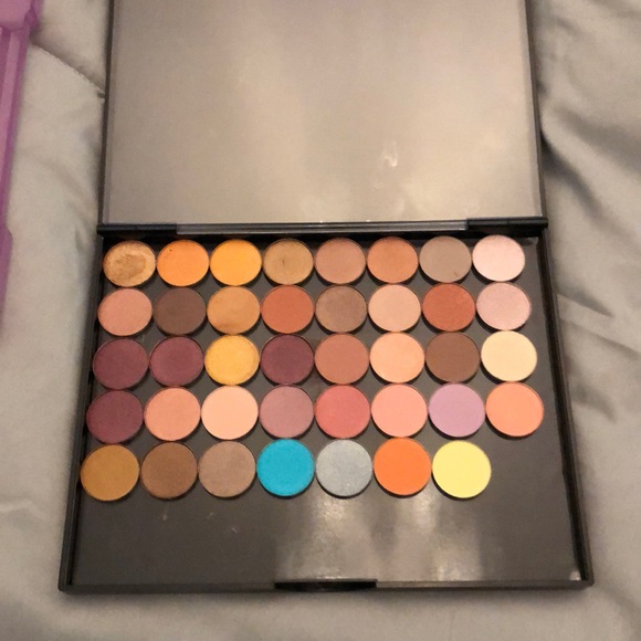 Coastal Scents Other - Double sided magnetic case with 39 eyeshadows
